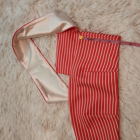 Casper + Pearl micro crop one shoulder candy cane print top - Picture 4 of 10